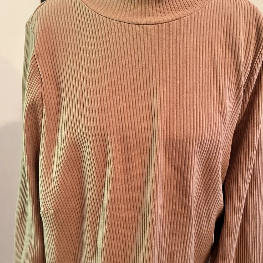 City Chic Caramel Ribbed Turtle Neck‎ - Picture 4 of 5